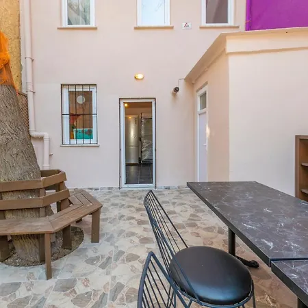 Hostel Taksim Wooden House