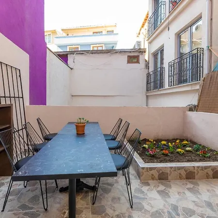 Taksim Wooden House Hostel *