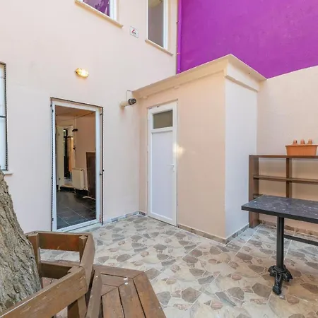 Hostel Taksim Wooden House