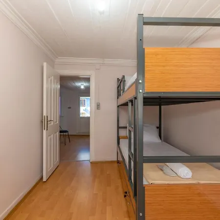 Hostel Taksim Wooden House *