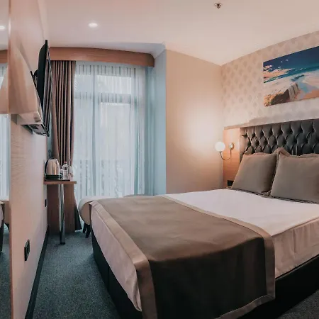 Grand Lark Hotel