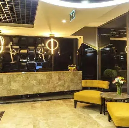 Hotel The 3*