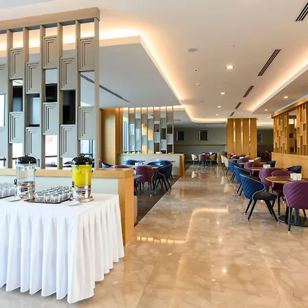 La Quinta By Wyndham Gunesli Hotell 5*