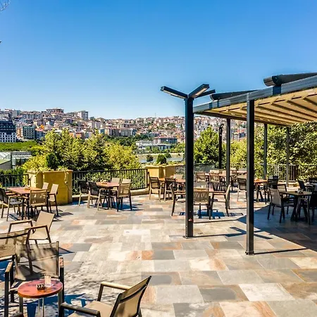 Clarion Golden Horn