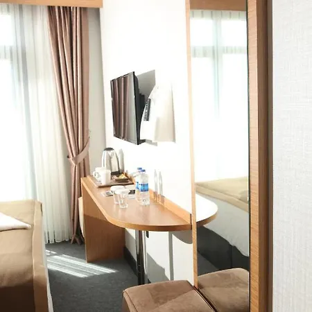 Hotel Grand Lark *