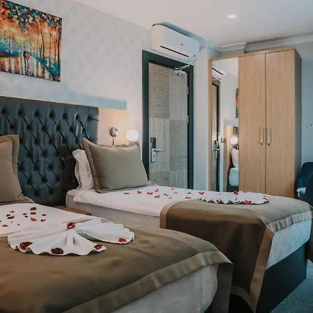 Hotel Grand Lark *