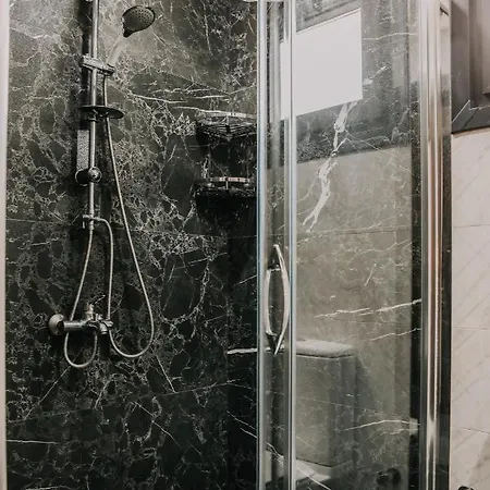 Hotel Grand Lark *