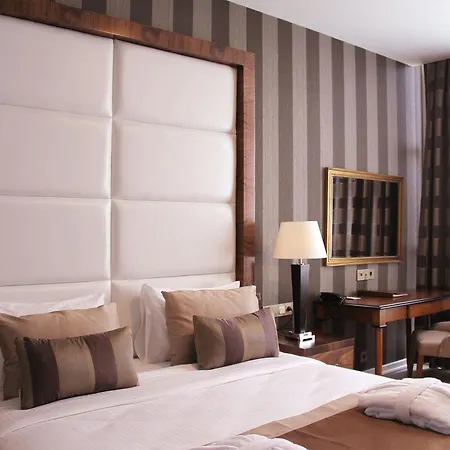 Otel Manesol Fuar 4*