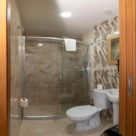 Metro Hotel 3*