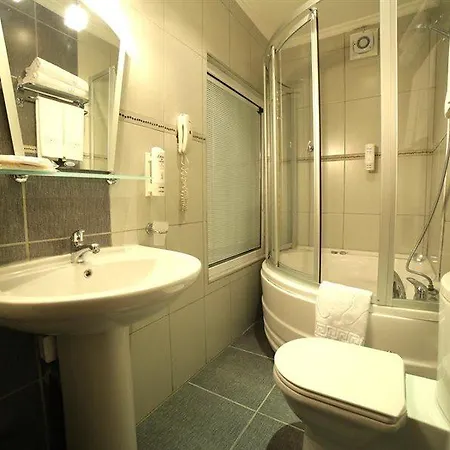 Отель Tria Elegance 4*