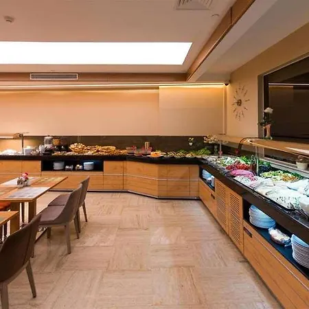 Prestige Old City 3*
