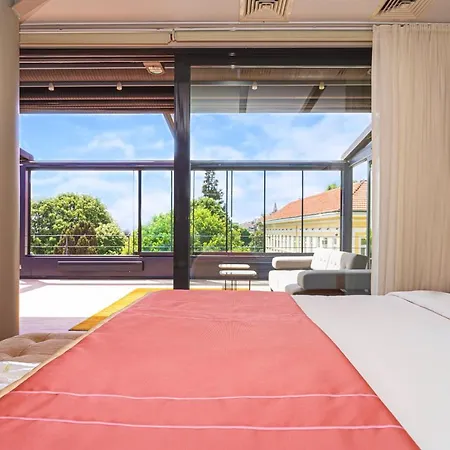 Tomtom Hotel