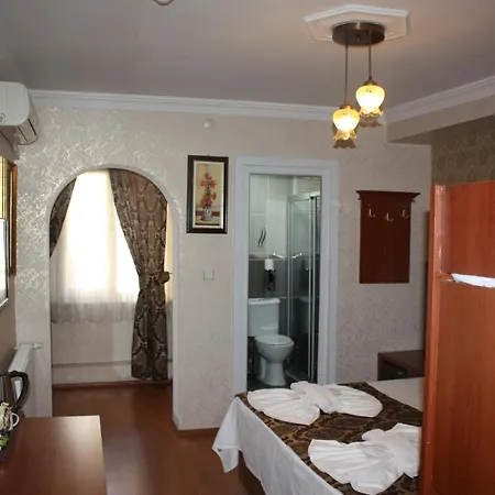 Big Apple Hostel *