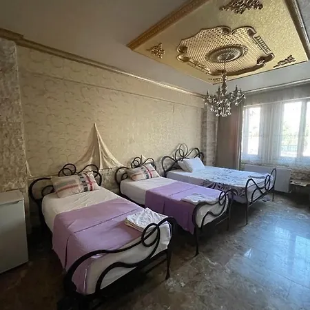 Dilek & Cafe فندق