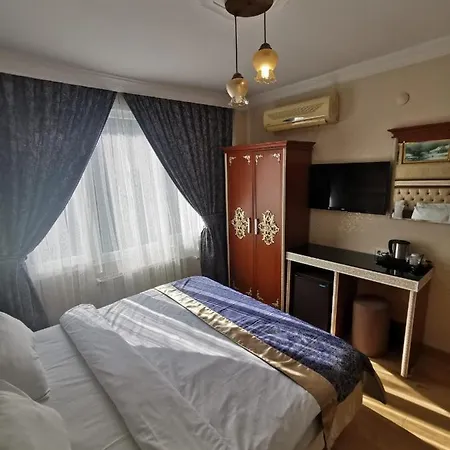 Big Apple Hostel *