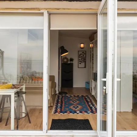 Rooftop Flat With A Great Sea View Terrace アパート イスタンブール