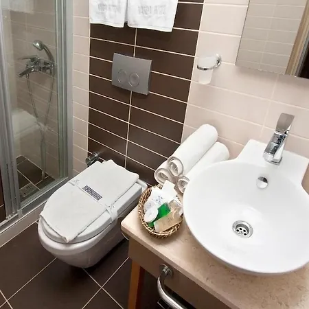 Hotel Nanda 4*