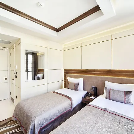Grand De Pera Hotel