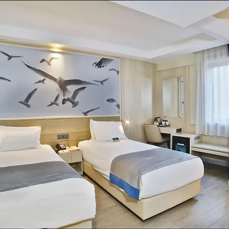 Ramada By Wyndham Old 4* Istanbul
