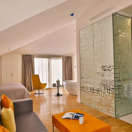 Business Life Hotell 4*