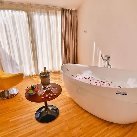 Business Life Hotell 4*