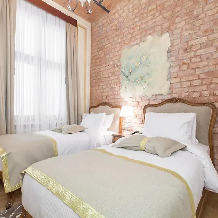 Pera Parma 4*