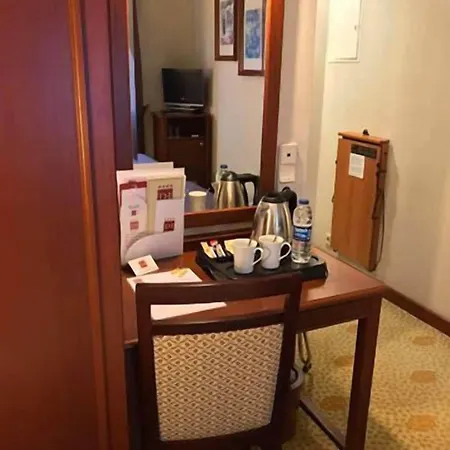 ディラ ホテル 4*