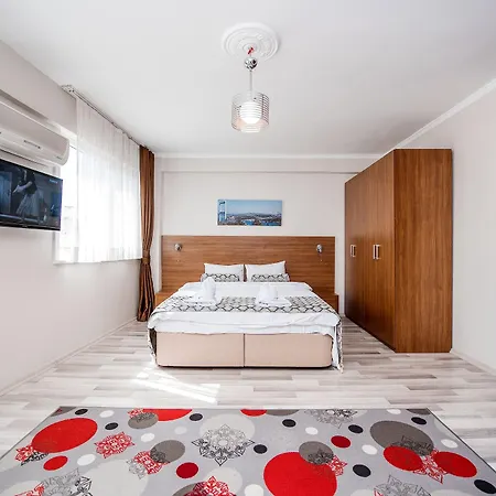 Carina Aparthotel 3*