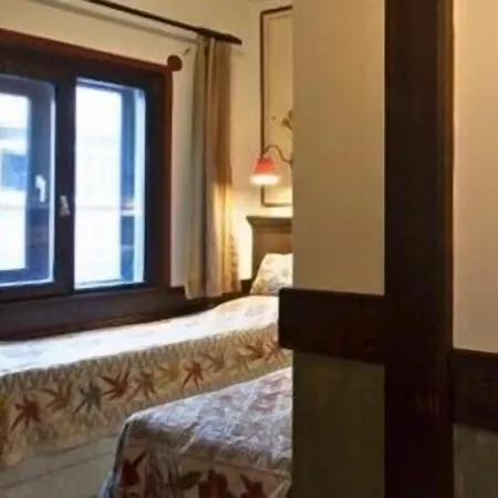 Hotel Empress Zoe 2*