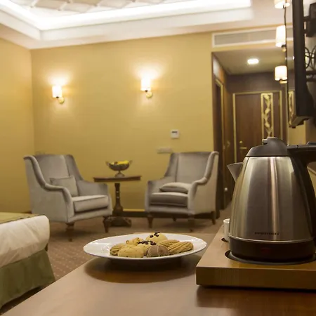 Mb Deluxe Hotel