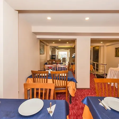 Maral Hotel 3*