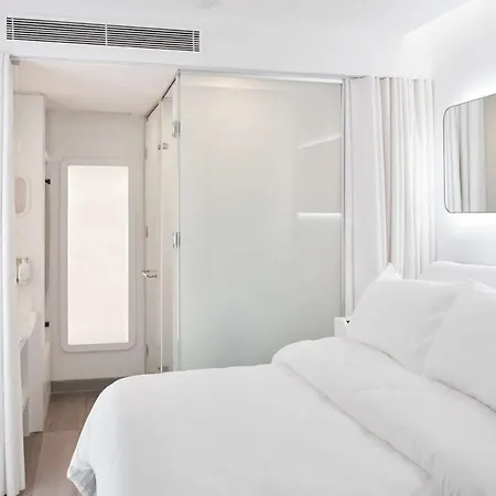 Yotel Airport, Entrance Hotel