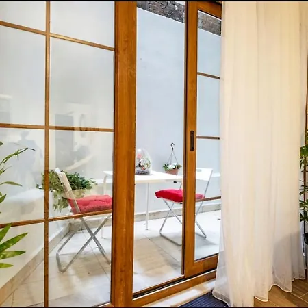 Spacious And Comfy 2br In The Heart Of Cihangir