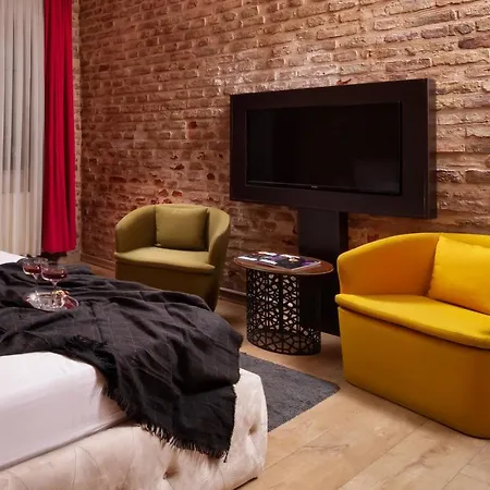 Nine Hotel 3*