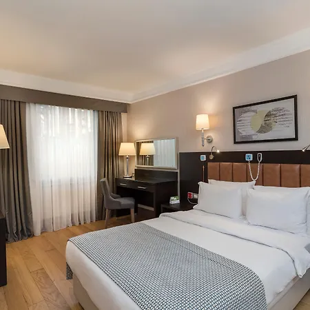 Holiday Old City By Ihg 4*