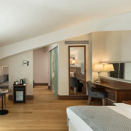 Hotel Holiday Old City By Ihg 4*