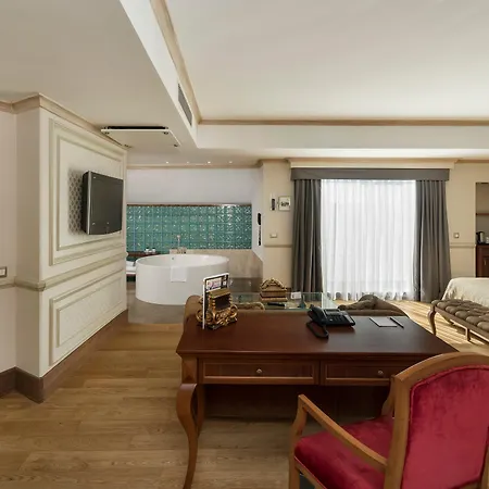 Holiday Old City By Ihg Hotel