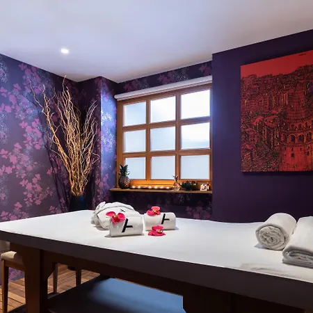 Hotel Amira 4*