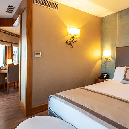 Biz Cevahir Sultanahmet 4*