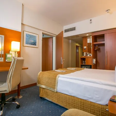 By Ihg 5*