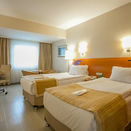 By Ihg Hotel 5*