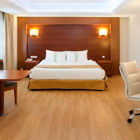 By Ihg Hotel 5*