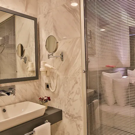 Business Life Hotell 4*