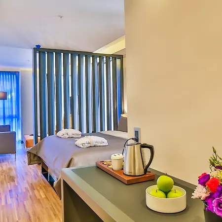 Business Life Hotell 4*