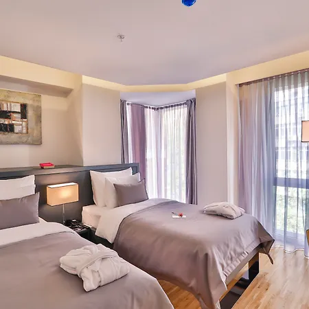 Business Life Hotell 4*