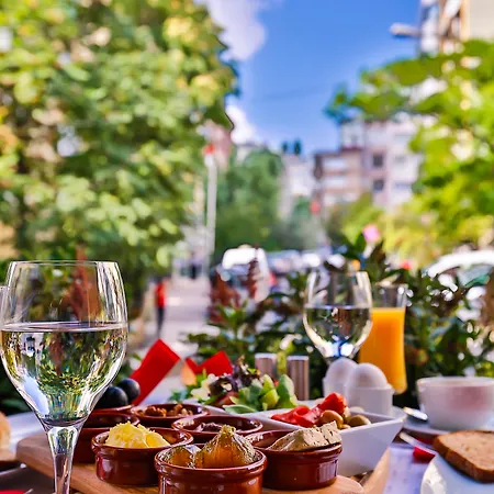 Business Life Hotell 4*