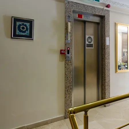 Zendy Hotel 2*