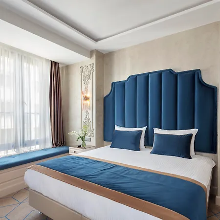 Danis & - Old Hotel