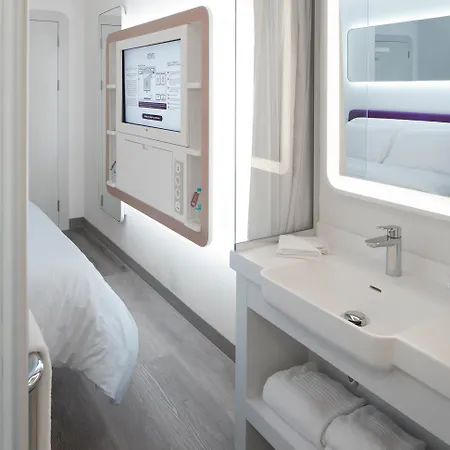 Yotel Airport, Entrance Hotel 2*