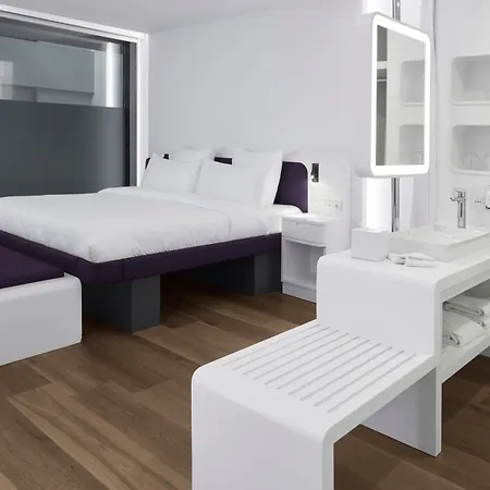 Hotel Yotel Airport, Entrance 2*
